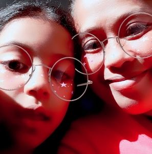 Meet your Posher, Joy